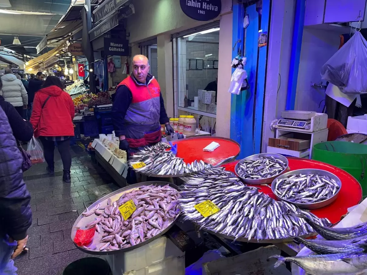 İzmir’de Fırtına Balık Fiyatlarını Artırdı