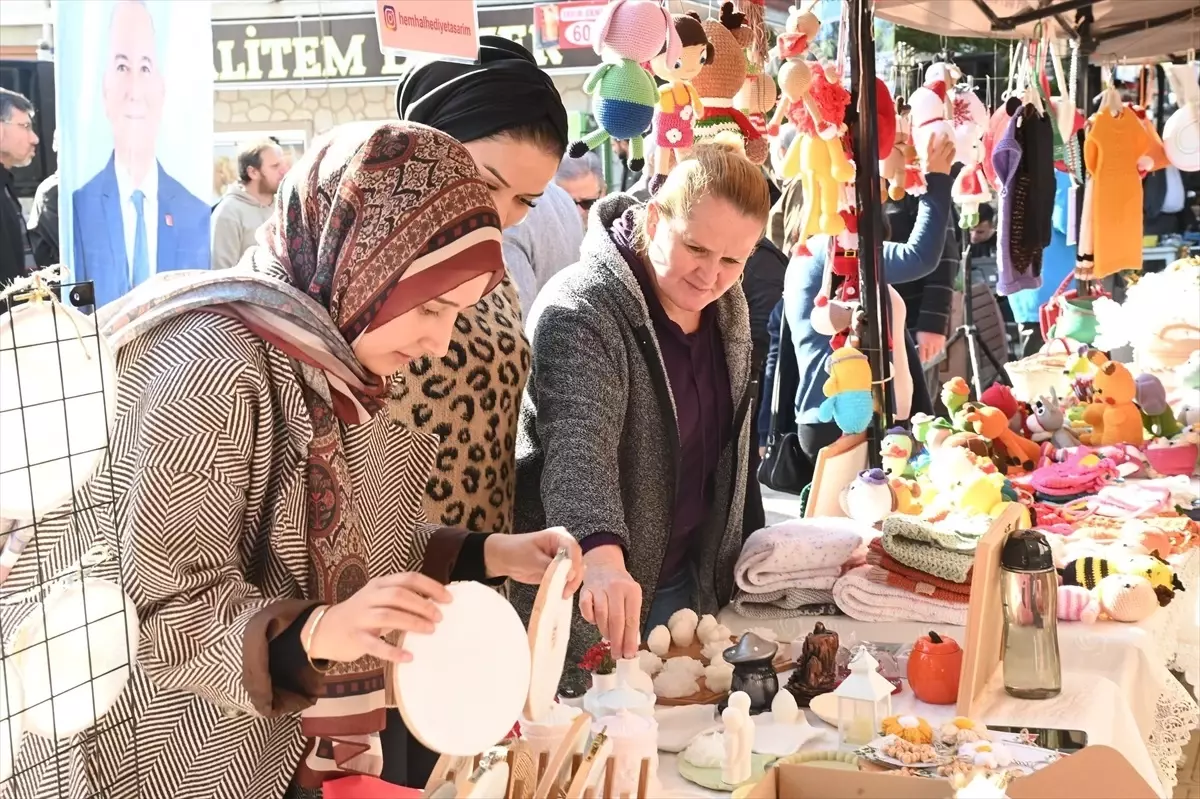 Anamur’da Kadın Girişimcilerin Yılbaşı Pazarı Açıldı