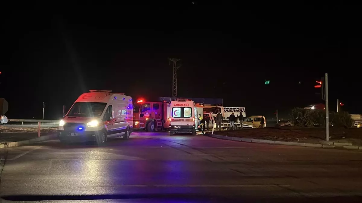 Antakya’da Kamyon ve Çekici Çarpıştı