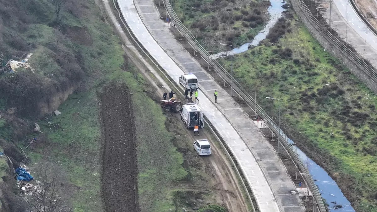 Traktör Devrildi, Sürücü Hayatını Kaybetti